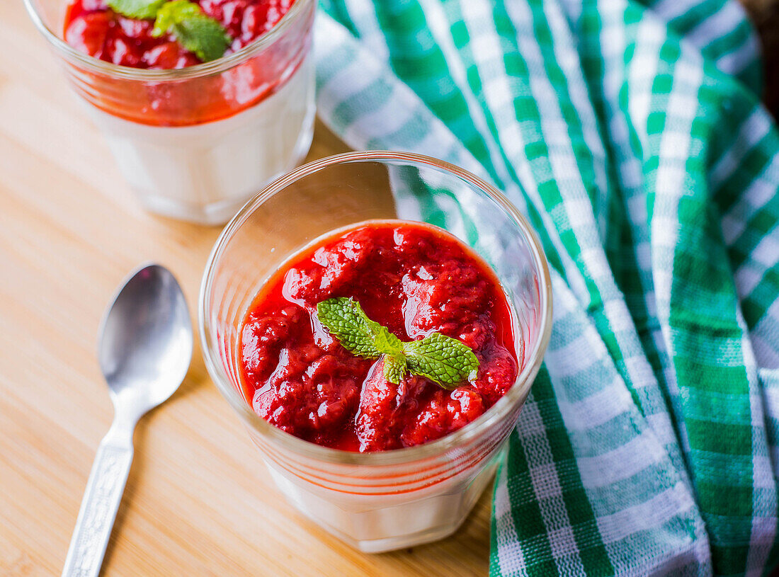 Panna cotta with strawberry sauce