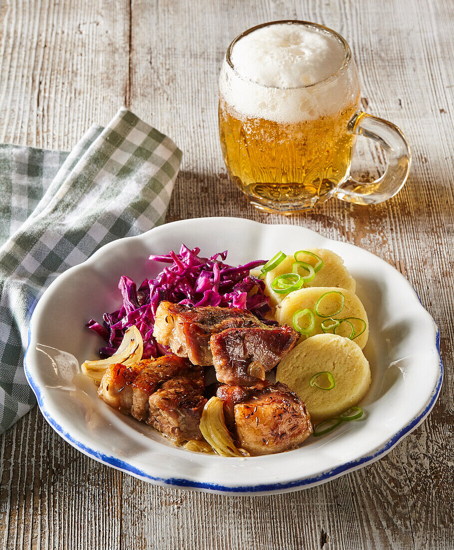 Roasted pork bites with red cabbage