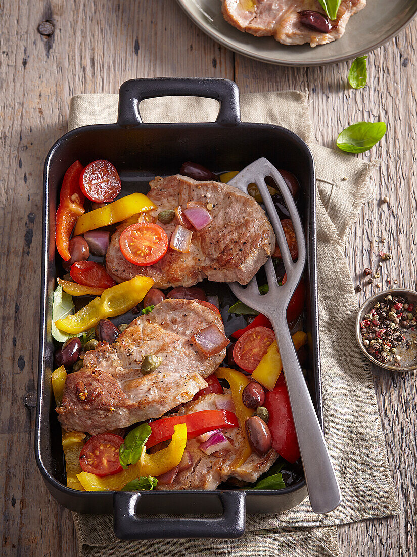 Schweinekoteletts mit Paprika und Oliven