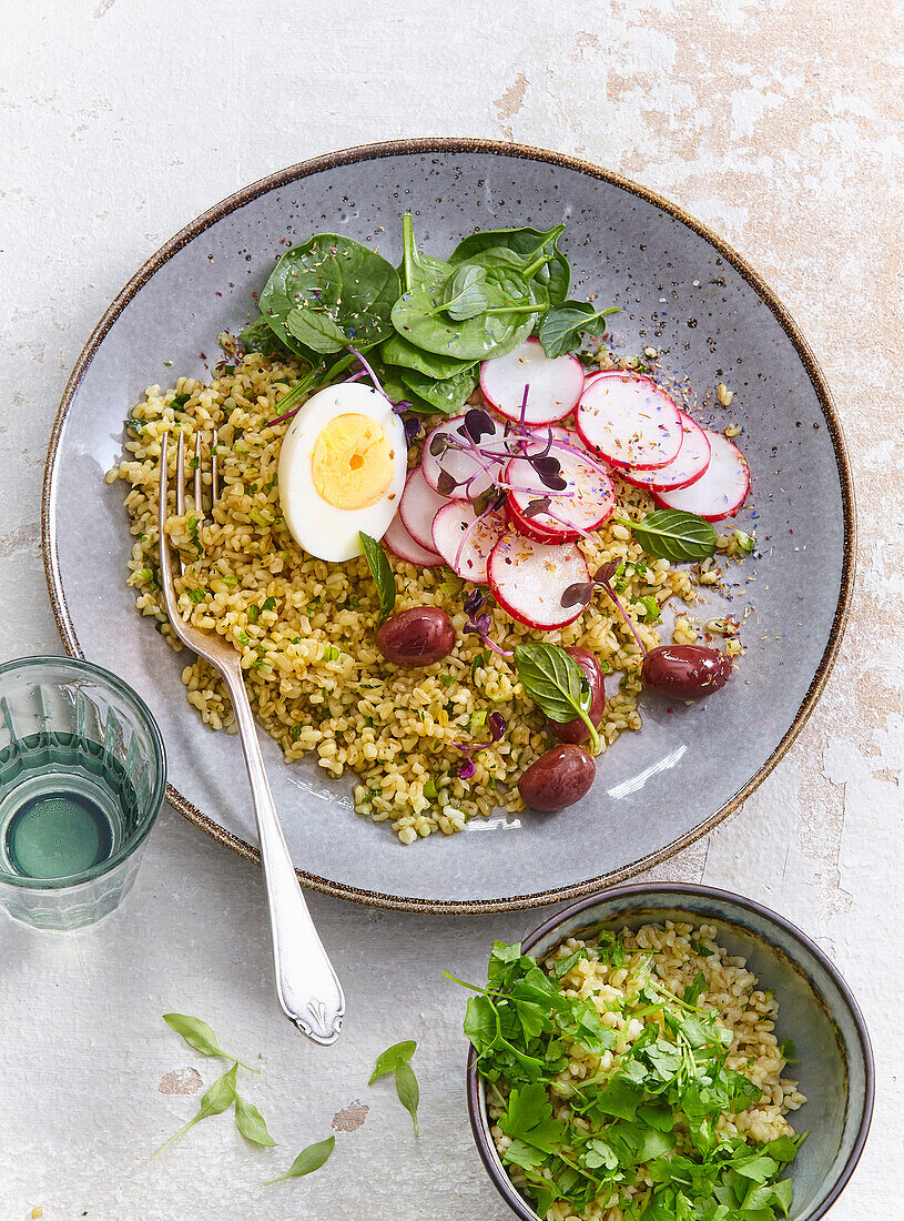 Bulgur salad with radish