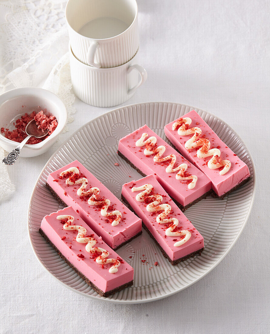 Beetroot cheesecake cuts