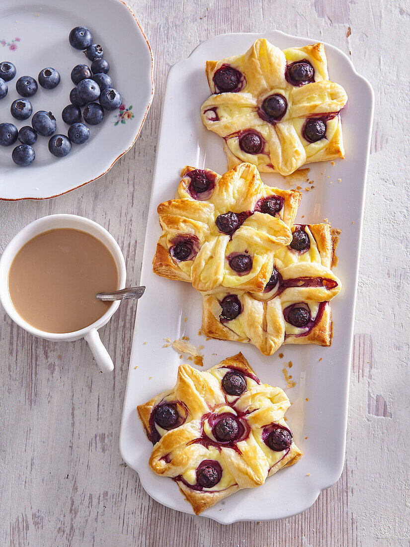 Puff pastries with blueberries
