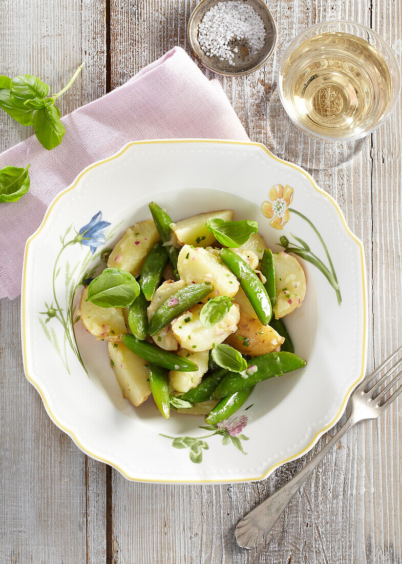 Kartoffelsalat mit Erbsenschoten