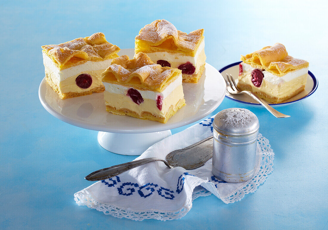 Pudding waves with sour cherries