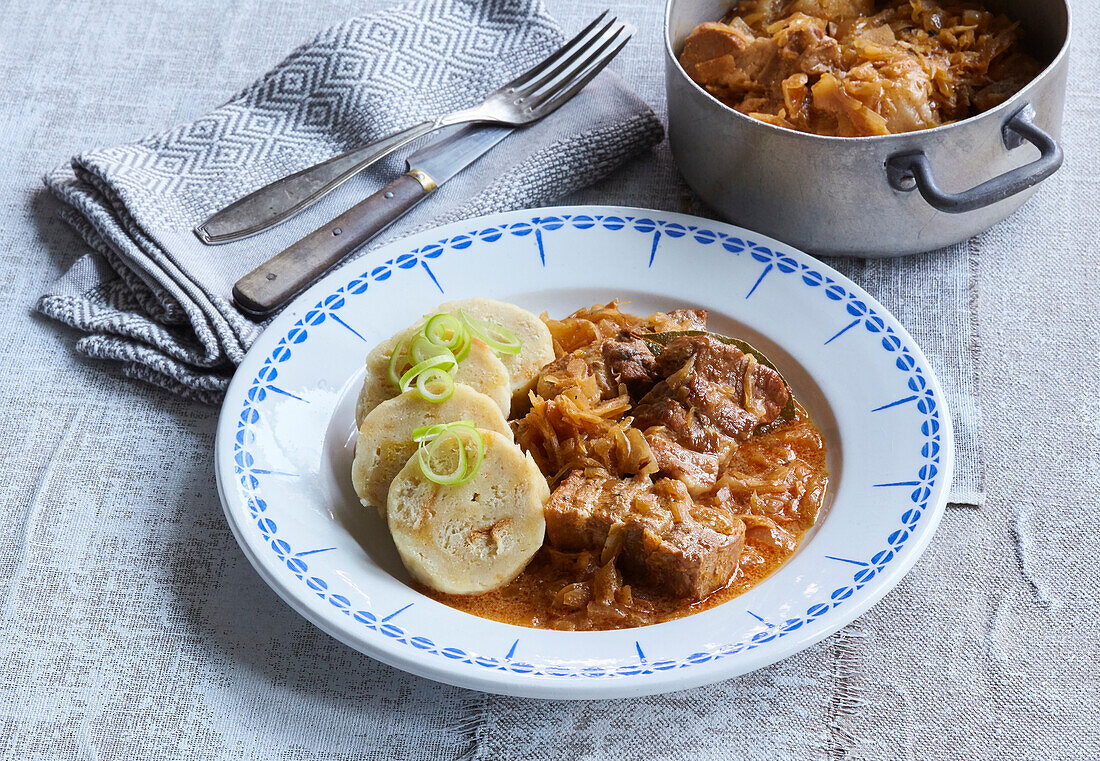 Szekely-Gulasch (mit Sauerkraut)