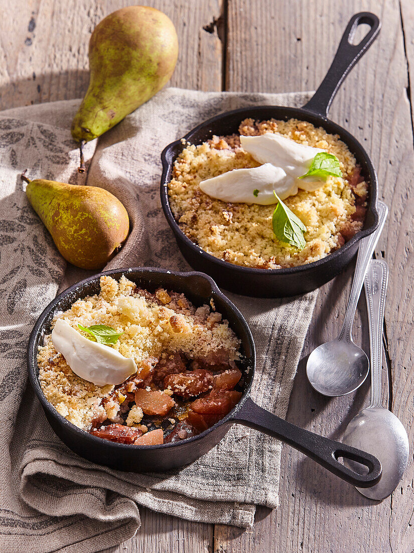 Plum crumble with pears in cast iron pans