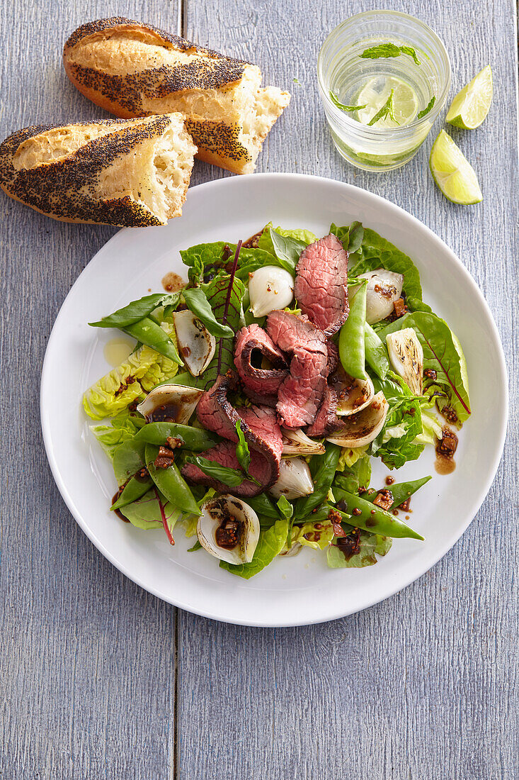 Salat mit gegrilltem Rindfleisch