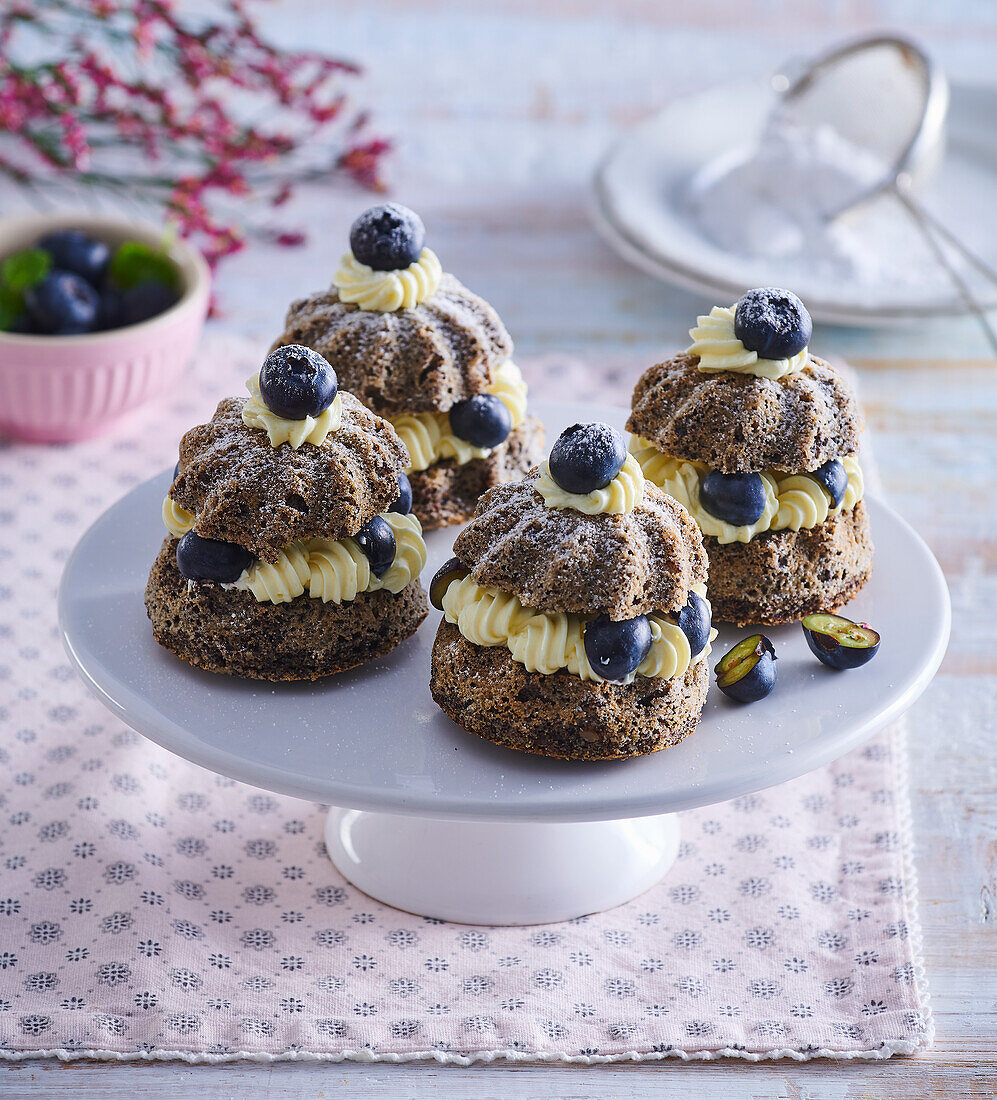 Tartlets with vanilla cream and blueberries