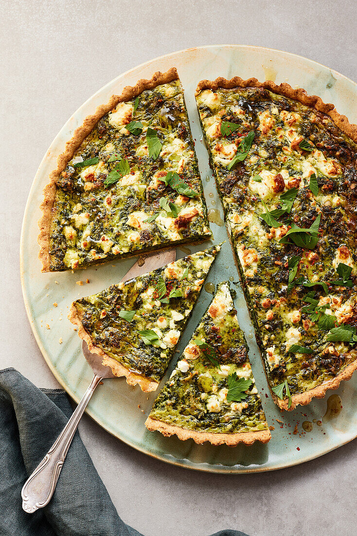 Spinat-Erdnuss-Tarte mit Rosinen