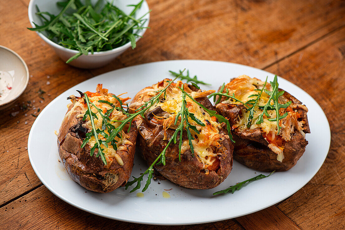 Gefüllte Süßkartoffeln mit Hähnchenfleisch