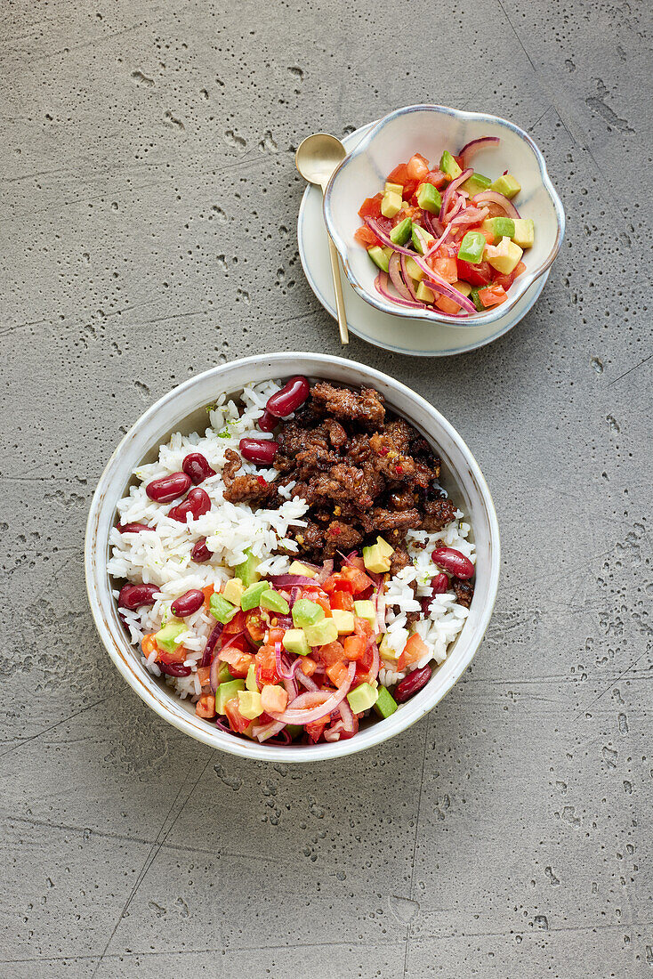 Beef bowl with kidney beans, rice and salsa