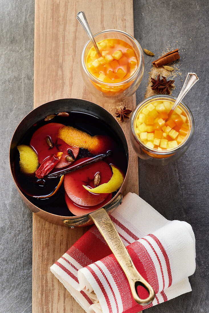 Mulled wine with red wine and spices and white mulled wine with pumpkin and pineapple