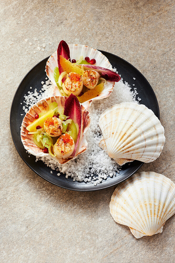 Fried scallops with orange and fennel salad