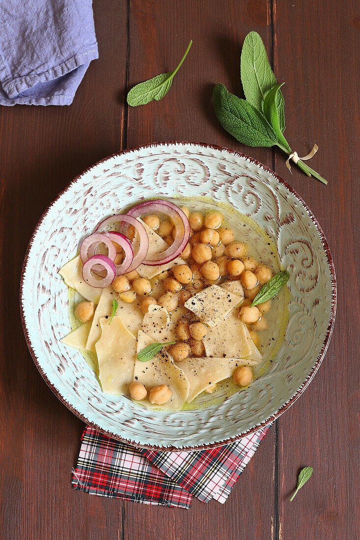 Chickpea soup with maltagliati and sage