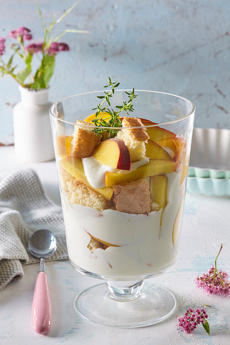 Pfirsich-Trifle mit Eierlikör