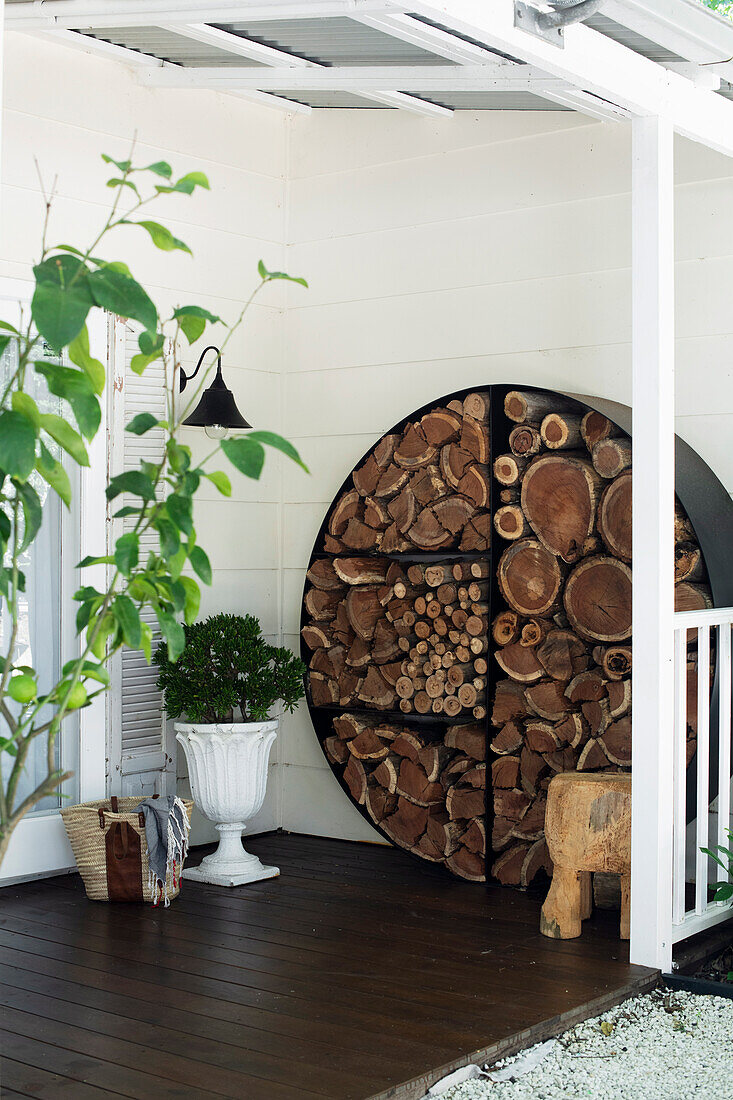 Idea for firewood storage in a circular shape