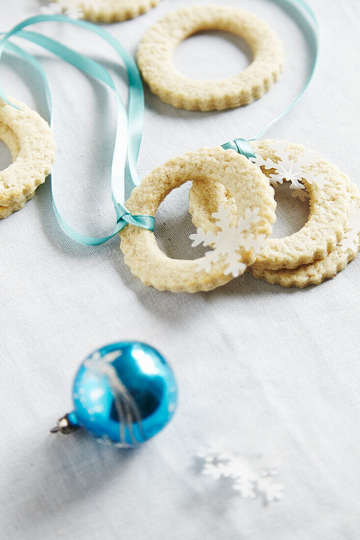 Vanilla wreath cookies with Christmas decorations