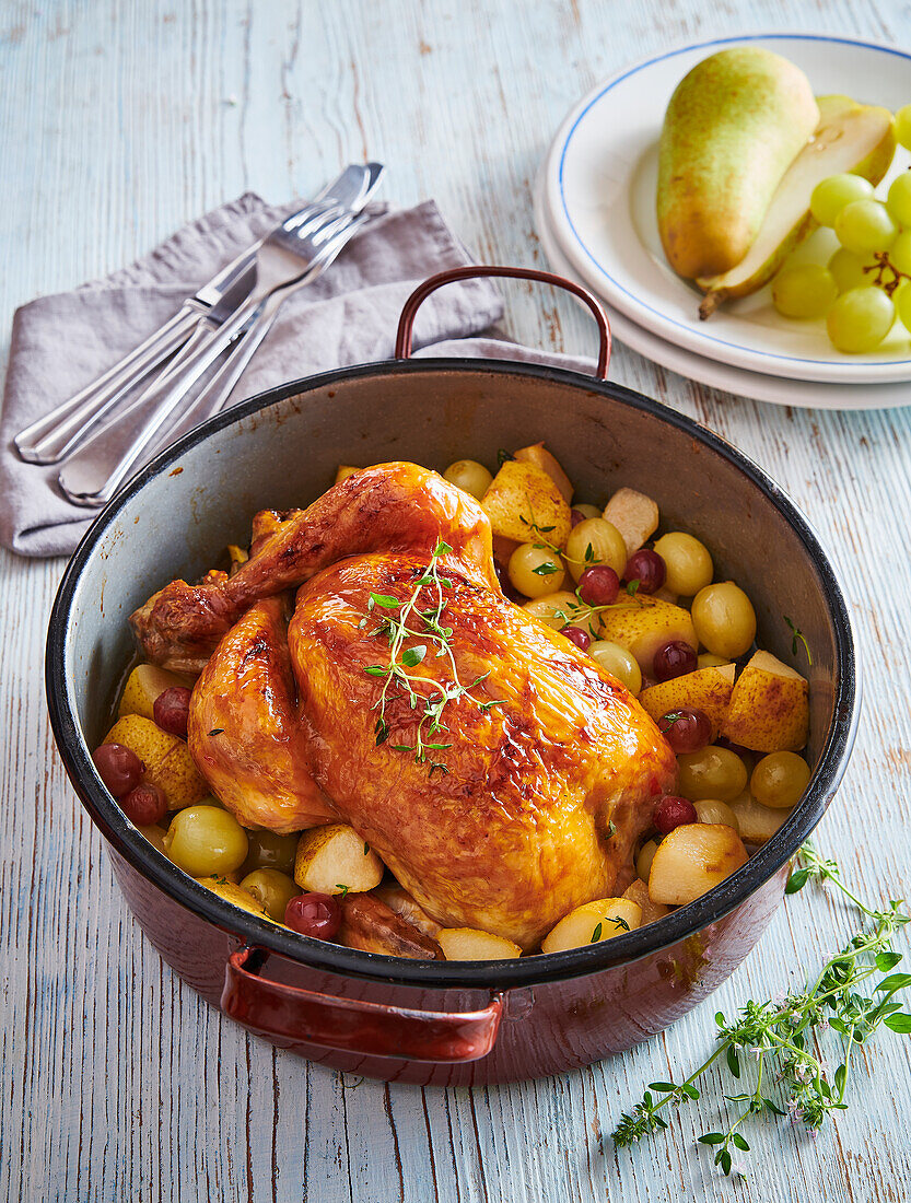 Gebackenes Hühnchen mit Birnen und Trauben