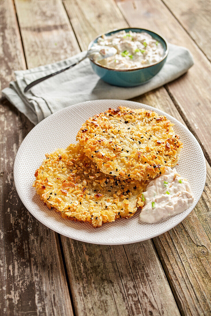 Sellerieschnitzel mit veganem Dip