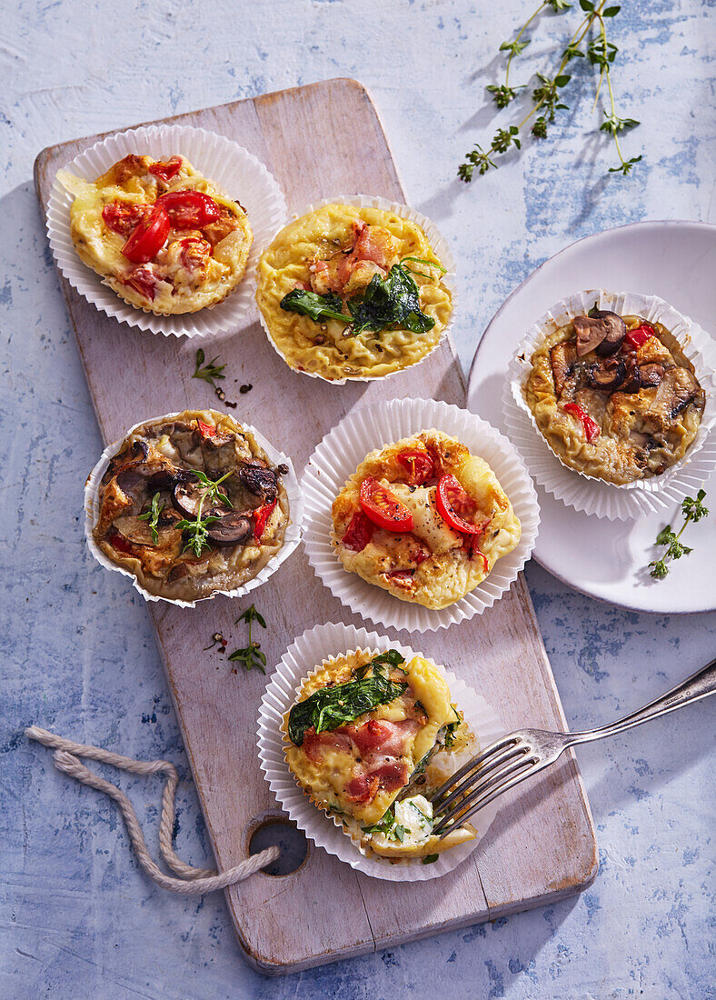 Eiermuffins mit Tomaten, Spinat und Champignons