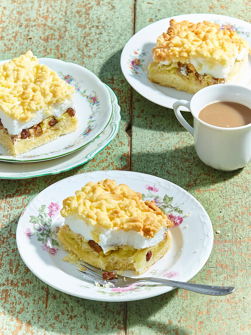 Apfel-Streusel-Kuchen mit Baiserhaube