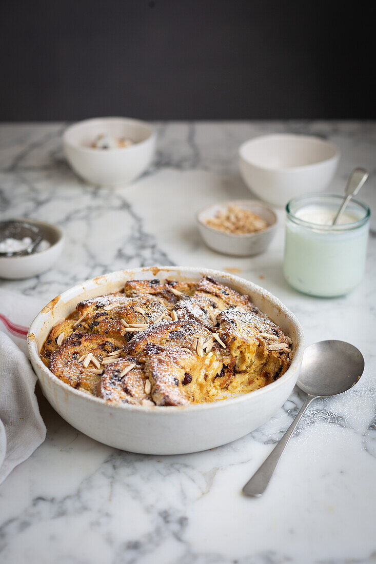 Bread And Butter Pudding mit Mandeln