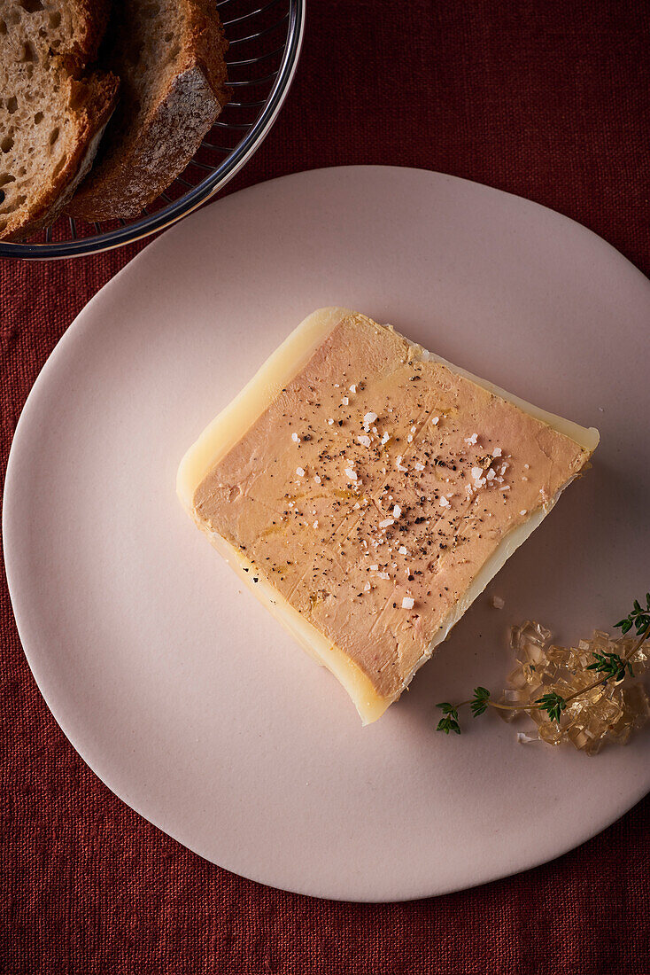 Foie gras with bread