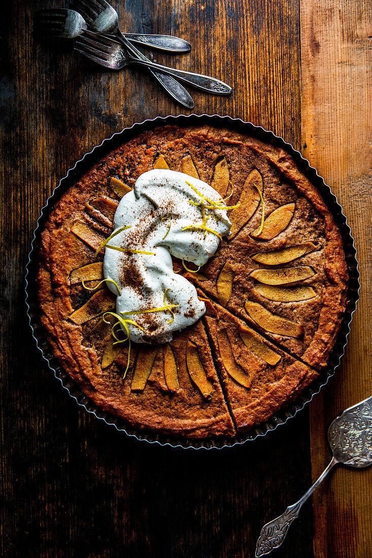 Quince tart with cinnamon sour cream