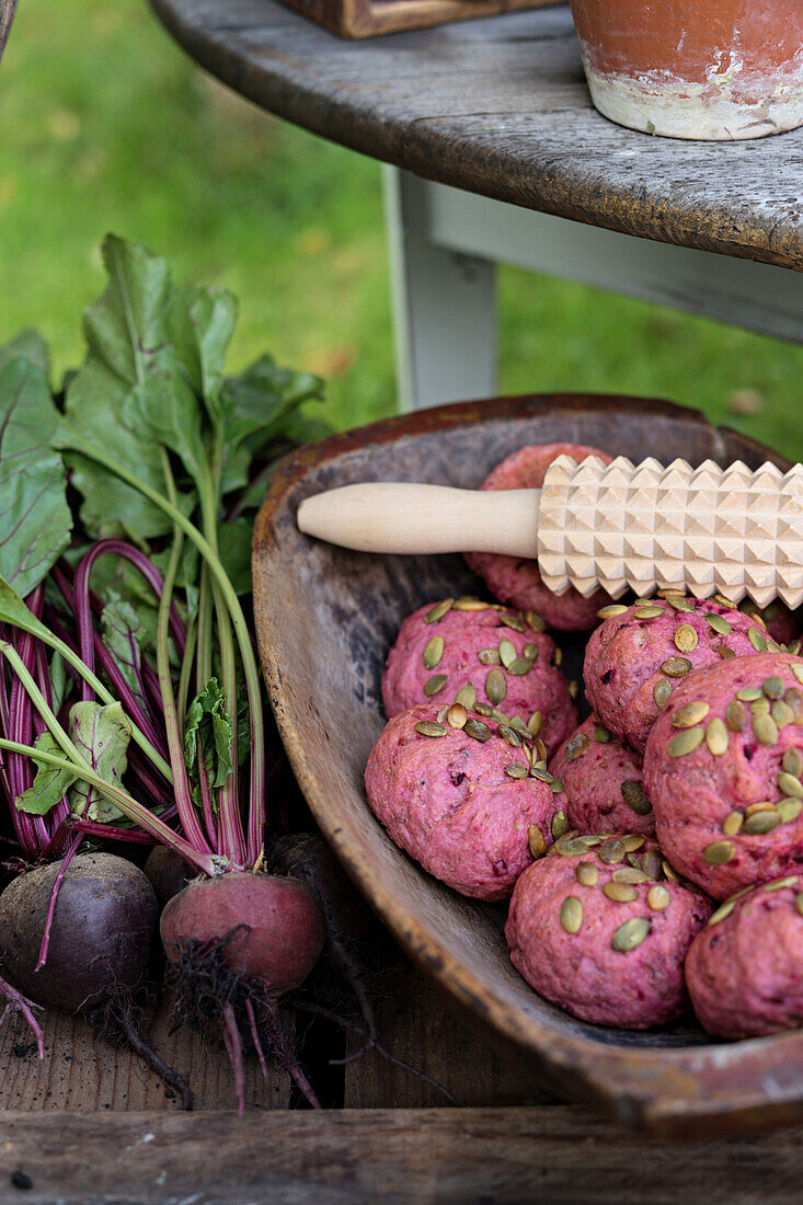 Beetroot rolls