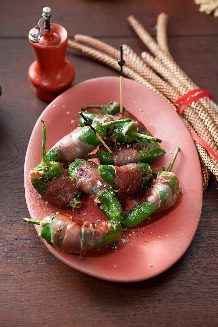 Padrón peppers in Serrano ham with date cream