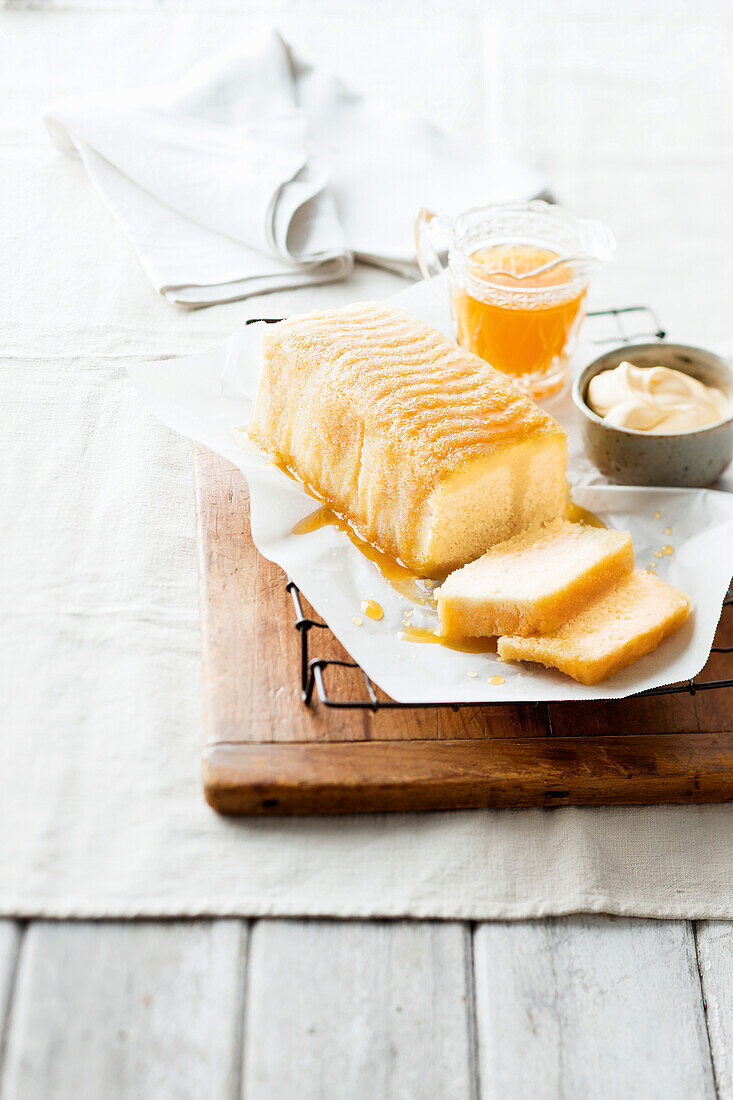 Orangen-Mandelsirup-Kuchen aus der Mikrowelle