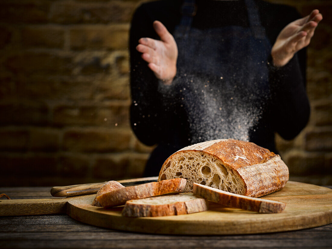 Sauerteigbrot, angeschnitten