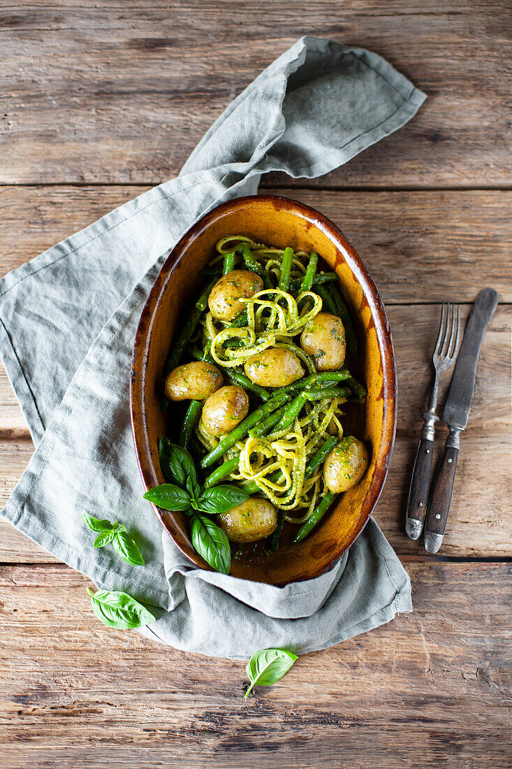 Trenette alla genovese with potatoes and green beans