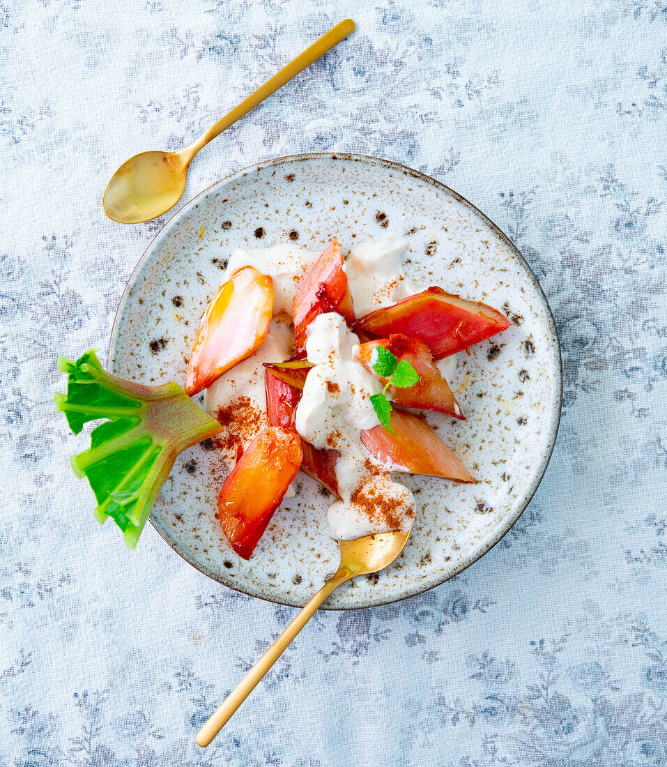 Rhubarb with cinnamon yoghurt