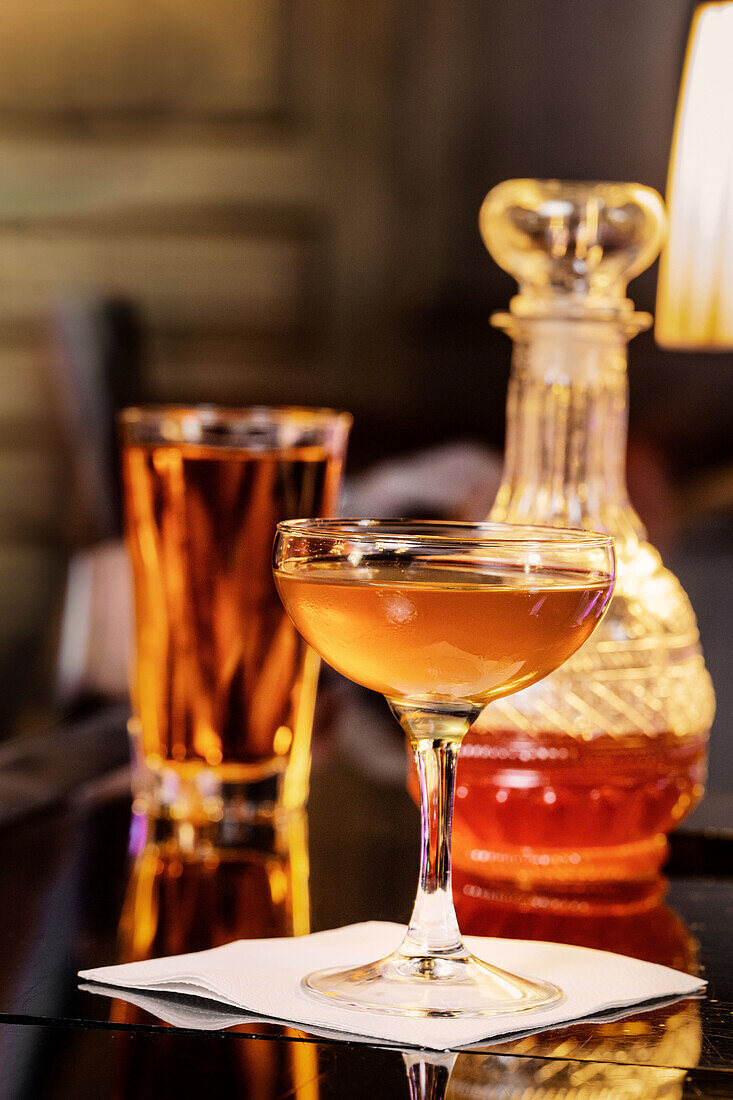 Cocktails auf Bartheke
