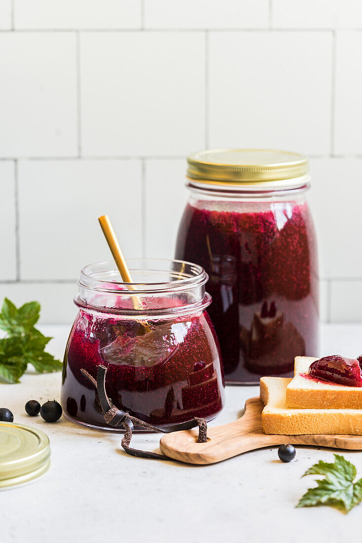 No-boil blackcurrant jelly