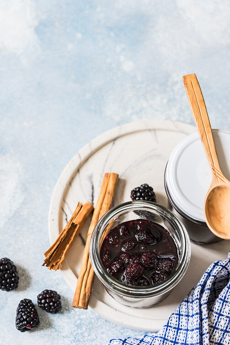 Blackberry jam with cinnamon