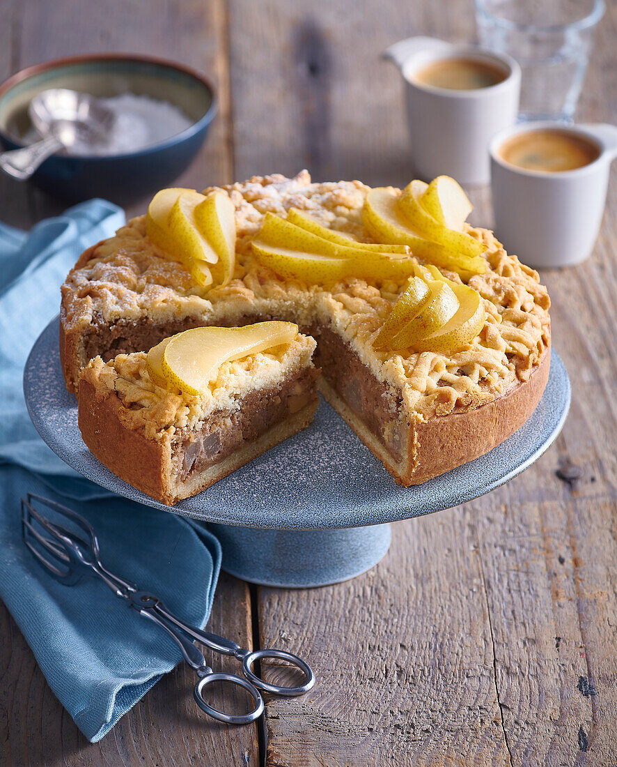 Walnut pie with pears