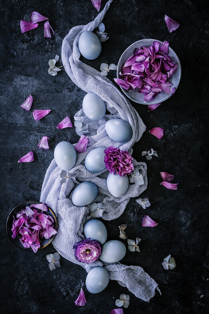 Red cabbage Easter eggs