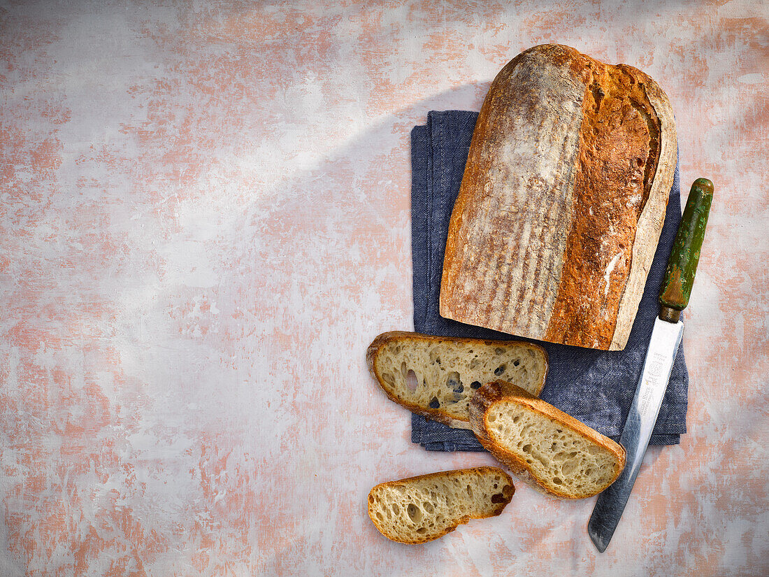 Sauerteigbrot, angeschnitten