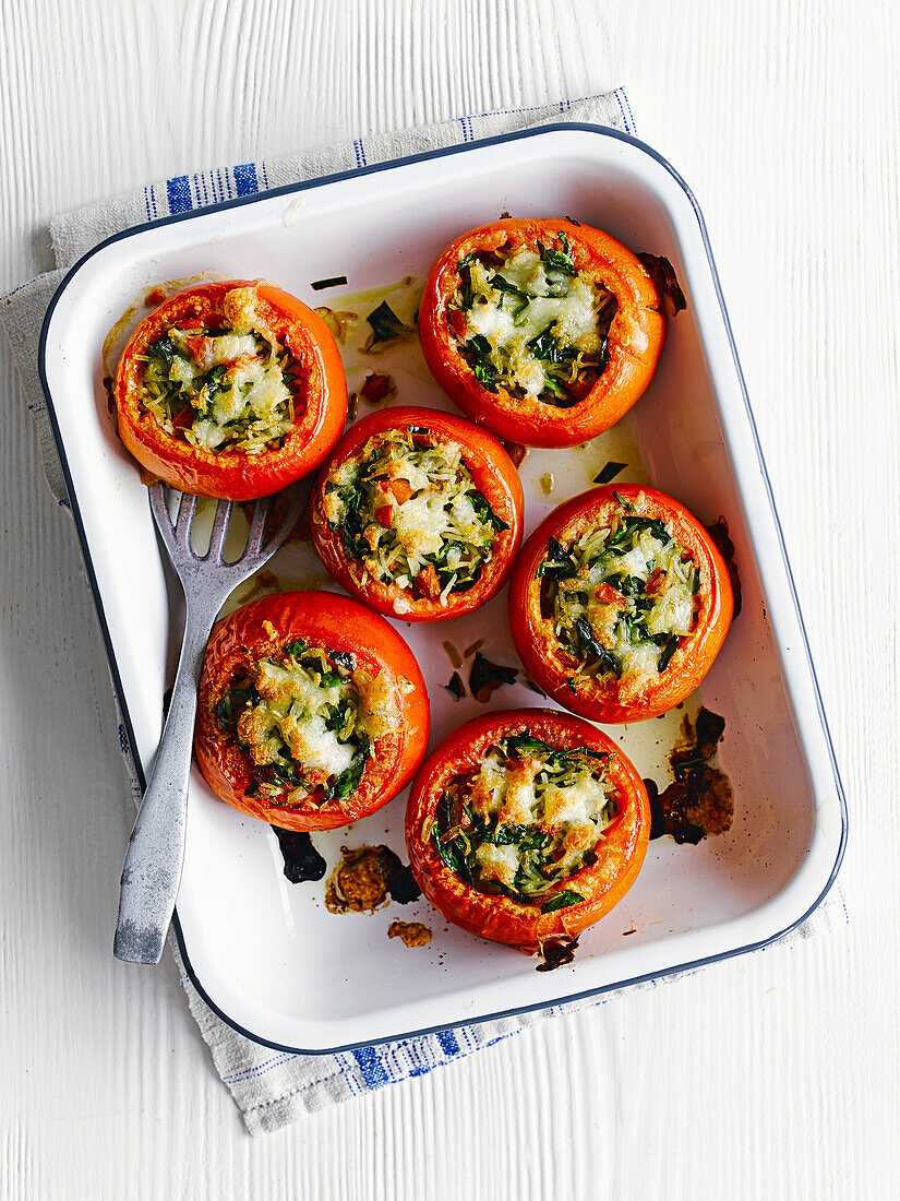 Tomaten gefüllt mit Pesto-Reis