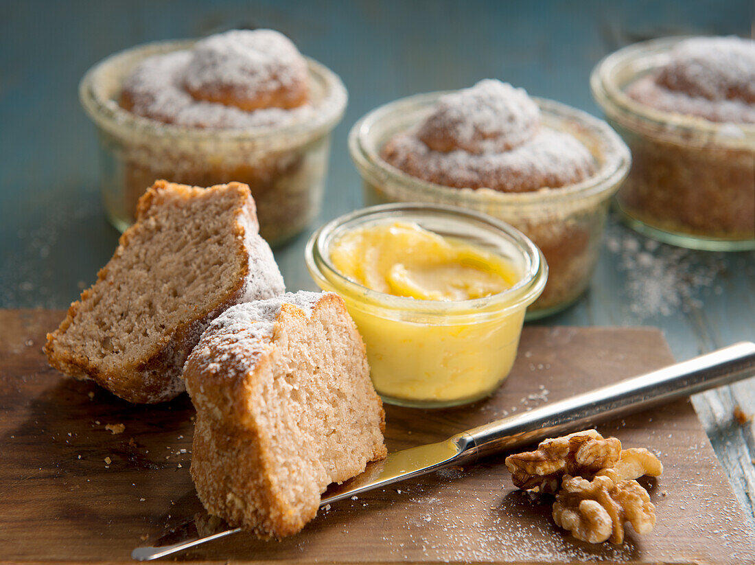 Walnuss-Brioche mit Orangenbutter