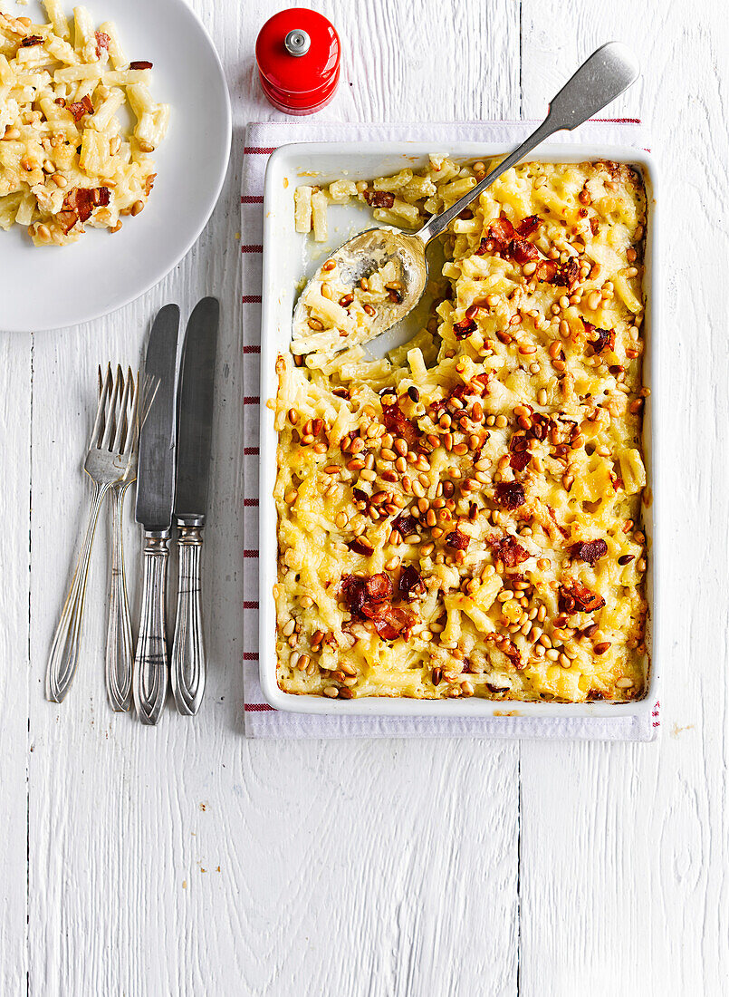 Macaroni cheese with bacon and pine nuts