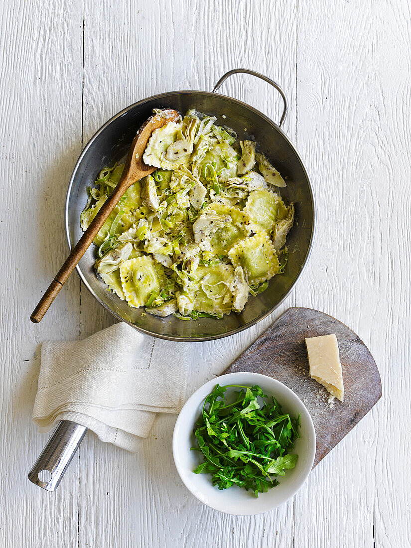 Ravioli mit Artischocken, Lauch und Zitrone