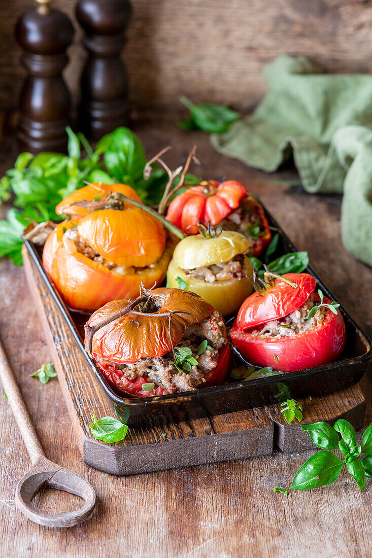 Gefüllte Tomaten mit Hackfleisch