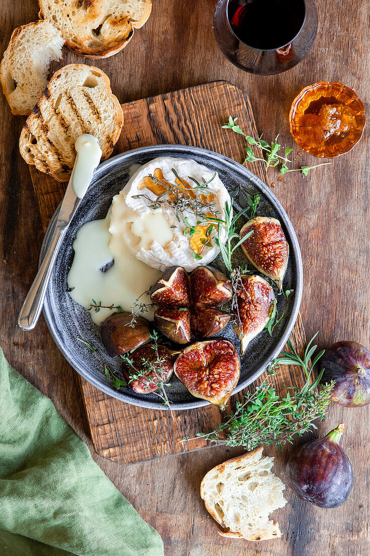 Baked camembert with fig