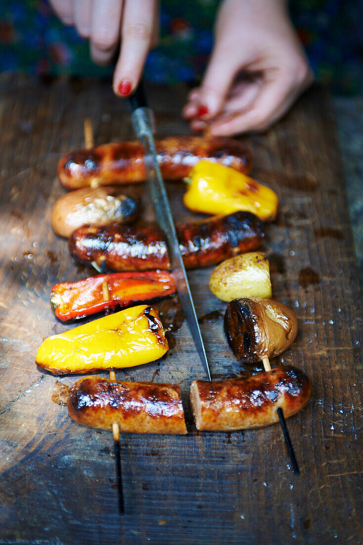 Spanische Wurst-Kartoffel-Spieße vom Grill