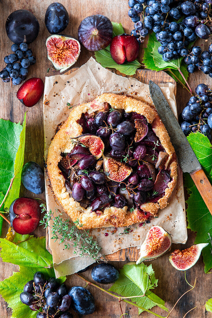 Galette with autumn fruits