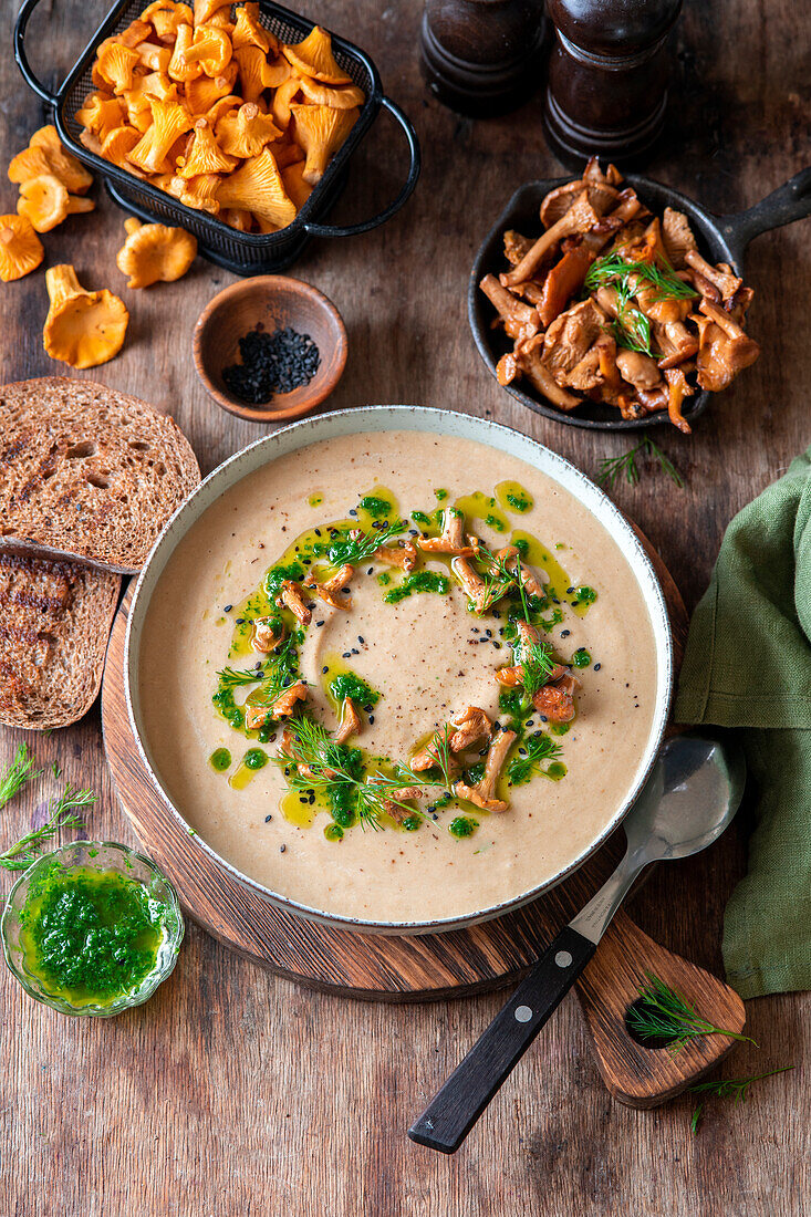 Cremige Pfiffertlingssuppe