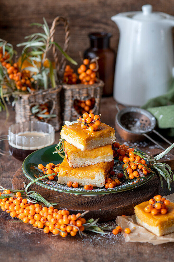Cake slices with sea buckthorn curd